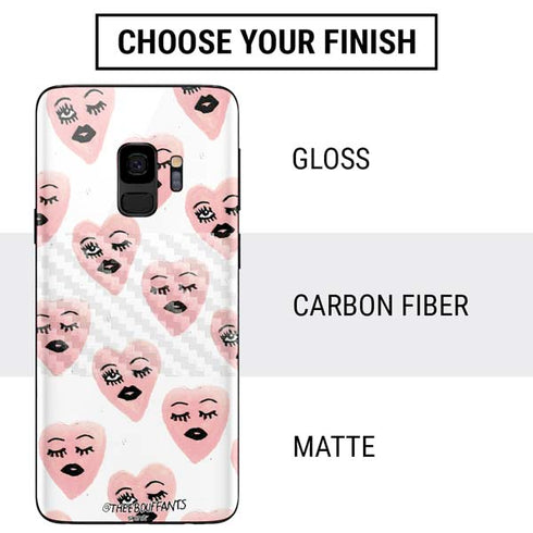 Bouffants and Broken Hearts Winking Hearts Galaxy S9 Skin